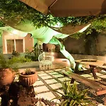 Casa vacanze The 50/50 Luxury Sidárion