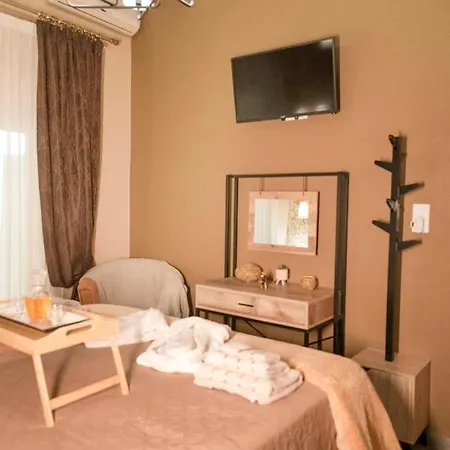 The 50/50 Luxury Sidárion