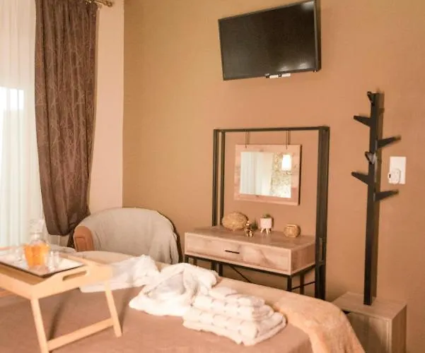 The 50/50 Luxury Sidárion